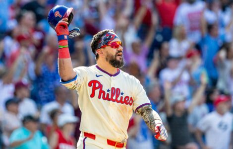 Schwarber's 2-run HR with 2 out in 9th rallies Phillies for a 6-4 win over the Cardinals